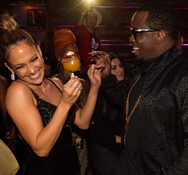 Пи Дидди и Джей Ло весело зажигают вместе. Им удалось сохранить дружеские отношения даже после их разрыва.