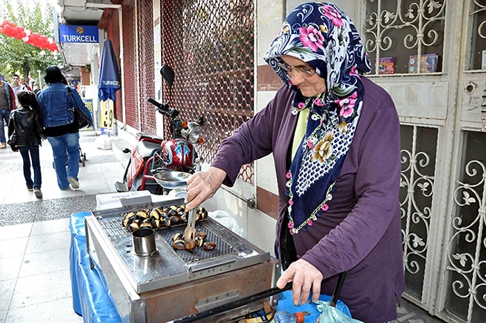 Dilenciliğe Karşı Dünya Tatlısı 70'lik Kestaneci Ayşe Teyze