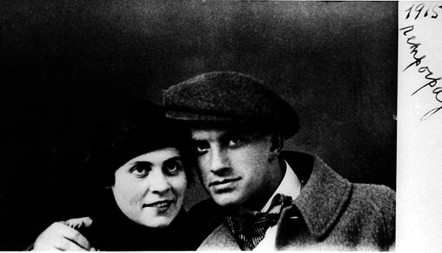 8. Sergey Yesenin'in kanıyla ona şiir yazdığı dostu: Vladimir Mayakovsky