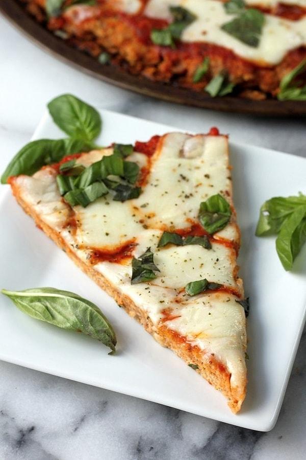 10. Bana adam gibi pizza lazım derseniz işte size tabanı etten pizza!