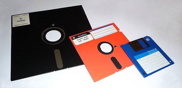 3. Önemli datalarını diskette saklamak.