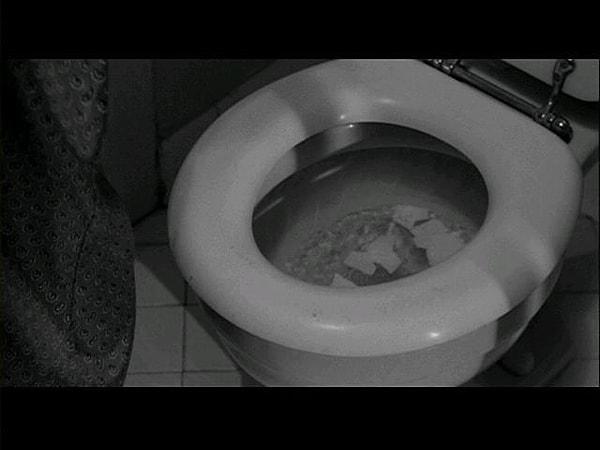 1. ''Sapık,'' sifonlu bir alafranga tuvalet görülen ilk Amerikan filmiydi.