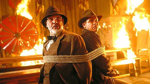 9. Indiana Jones filminde Indiana'nın babasını canlandıran Sean Connery gerçek hayatta Harrison Ford'dan 12 yaş büyük.