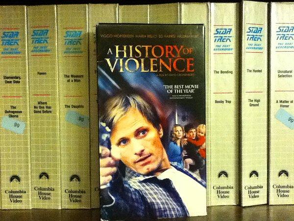 13. Şiddetin Tarihçesi filmi VHS kasette piyasaya sürülmüş son film olma unvanına sahip.