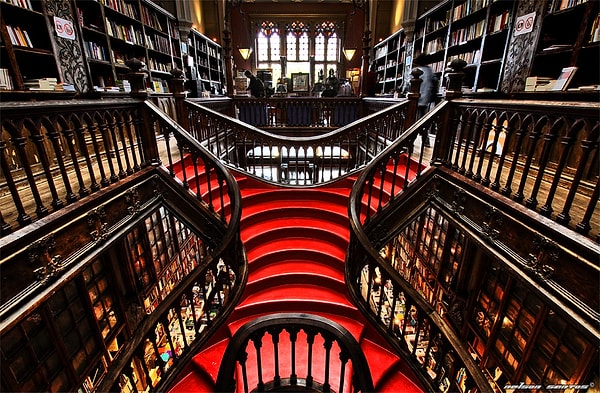 4. Livraria Lello, Порто, Португалия