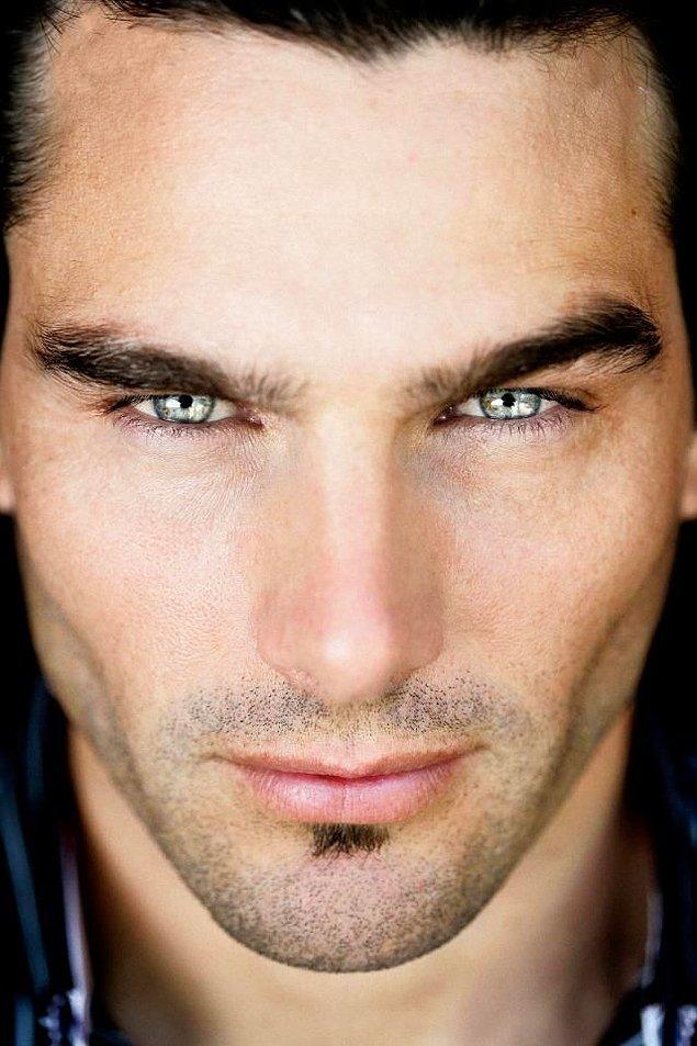 30 Reasons For You To Like Green Eyed Men