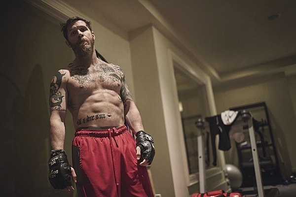 Давайте еще раз полюбуемся на него без футболки.