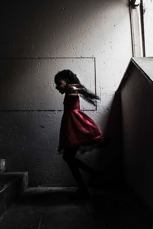 Они переехали сюда после того, как строительная компания снесла их жилой многоквартирный дом и построила на его месте огромный торговый центр.