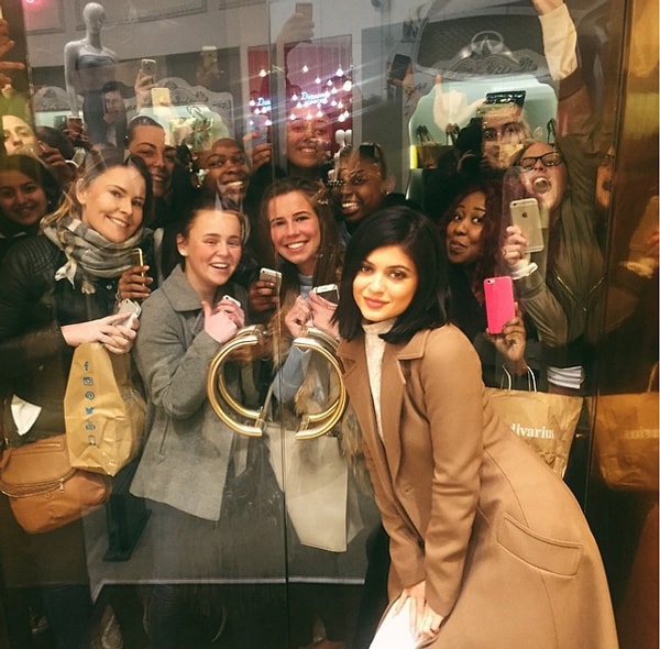 15. Что вообще происходит на этом фото?