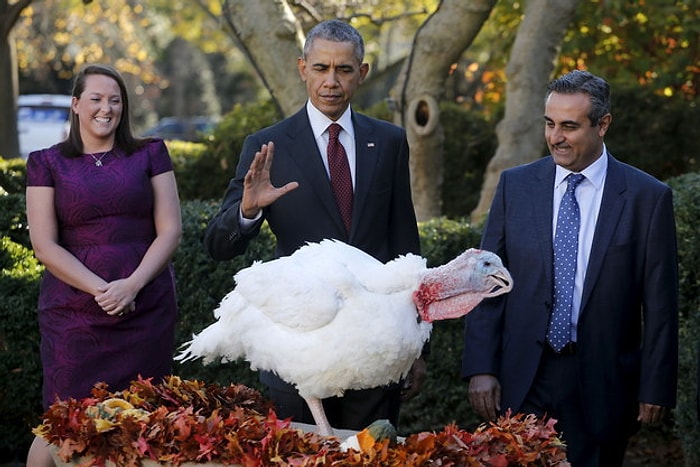 Obama 'Hindi Bağışlama Töreni'ndeki Esprileri ile Dinleyenleri Güldürdü