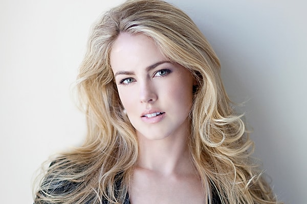 5. Amanda Schull - "12 обезьян"