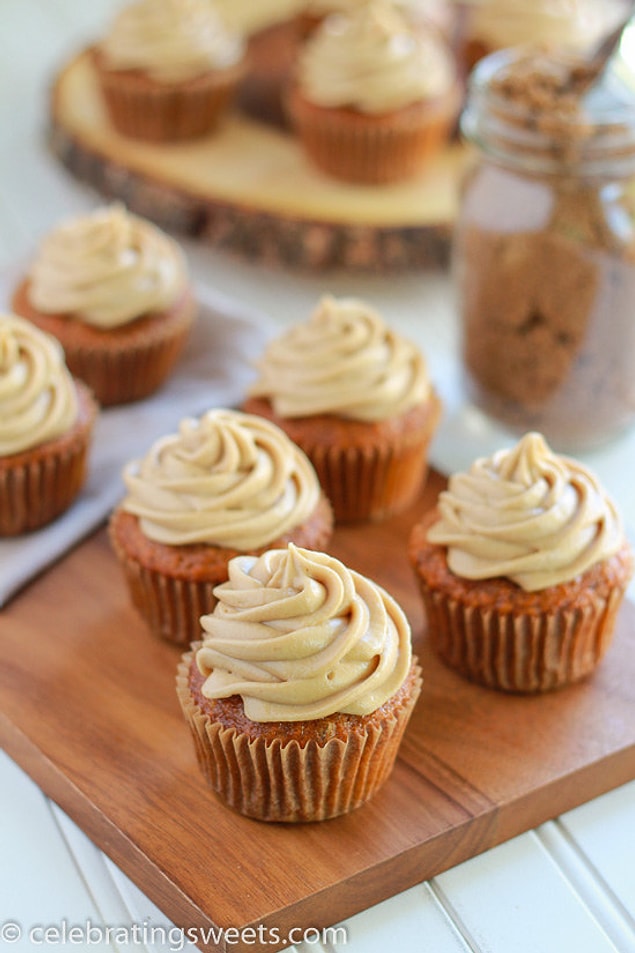 7. Havuçlu keke biraz esmer şeker ve labne ile krema yapıp cupcakeliğe terfi ettirsek?