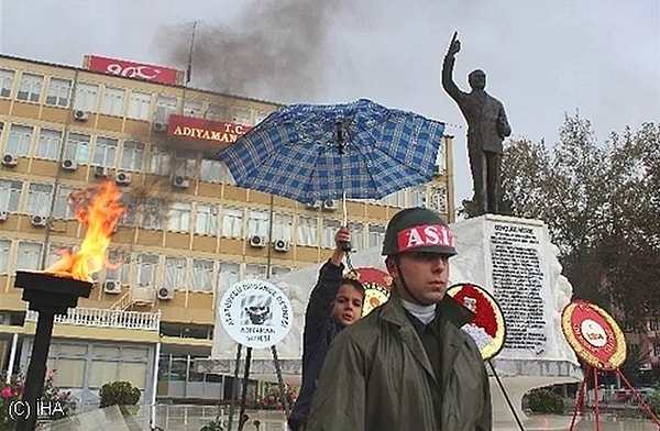 12. Случается и так, что у кого-то по долгу службы нет возможности захватить с собой зонт...