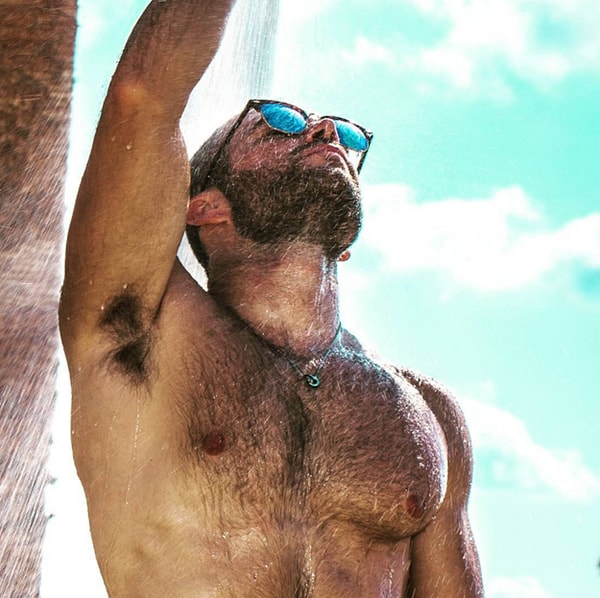 10. Жажда и жара замучили так, что он готов впитать воду всем своим телом.