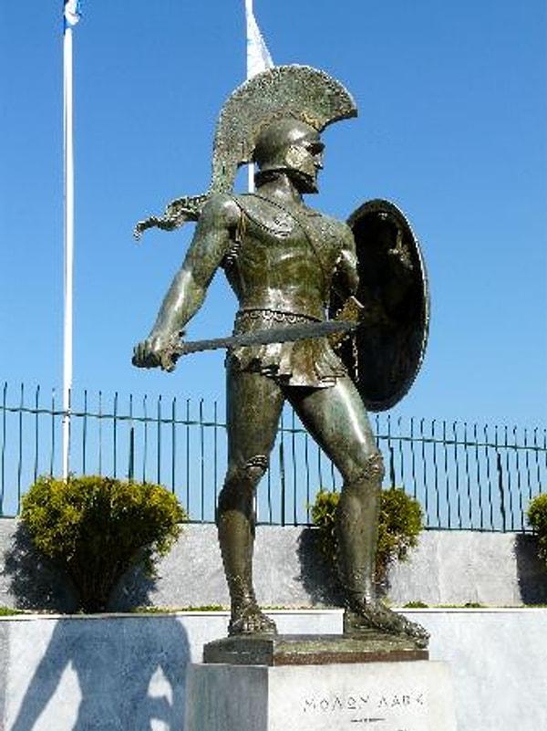 2. Kral Leonidas, Pers kralı Xerses ile teke tek dövüştüğünde tamı tamına 60 yaşındaydı.