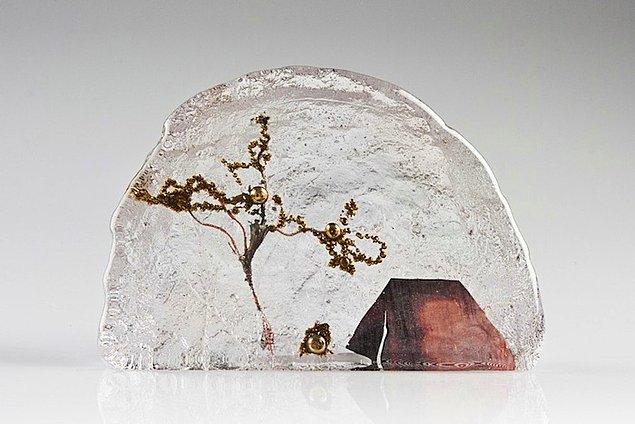 1. Ayrton captures small scenes from the day-to-day life in small glass pieces.
