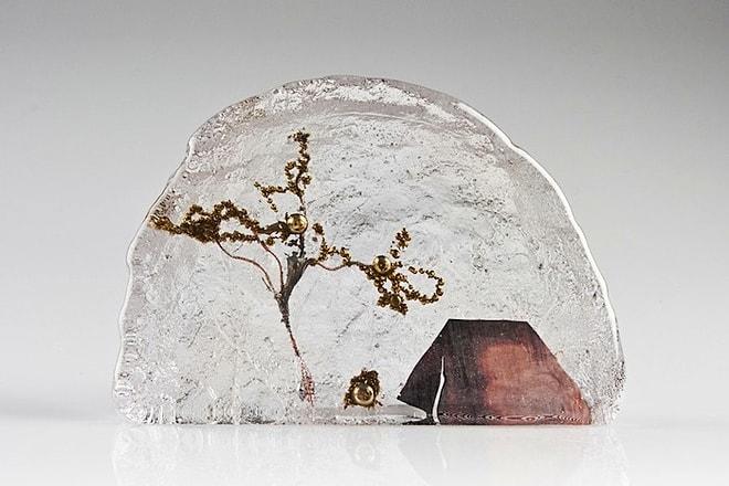 Küçük Cam Parçaları Üzerinde Minyatür Dünyalar Yaratan Sanatçının 19 Şık Eseri