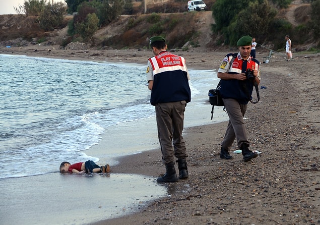 33. 2 Eylül - Aylan Kurdi’nin Cansız Bedeni Kıyıya Vurdu