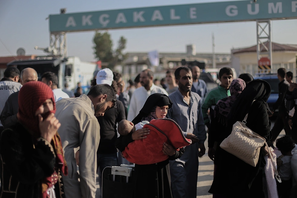 14 Haziran - Saatler İçerisinde Binlerce Suriyeli Tel Abyad'dan Türkiye'ye Sığındı