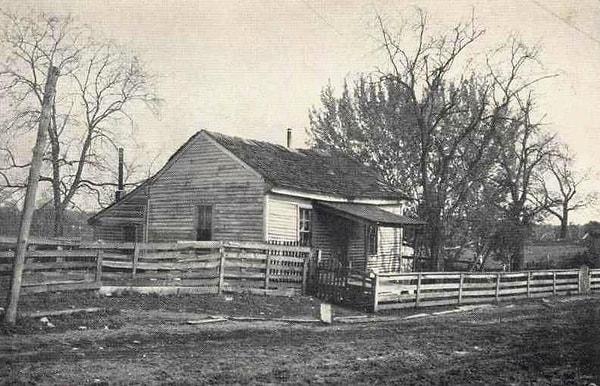 2. Twain, 2 odalı küçük bir kulübede doğmuştu. Ve bu küçük kulübede, biri köle kız olmak üzere tam 8 kişi yaşıyorlardı.