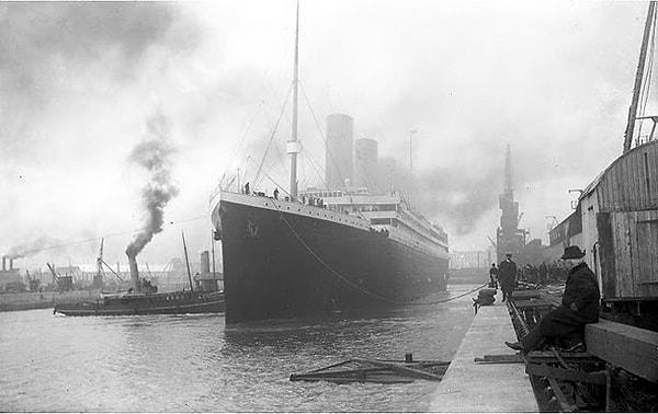 26. 15 Nisan 1912, saat 02.20'yi gösterdiğinde ise; Titanik, beraberinde 1514 yolcuyla okyanusun karanlık sularına gömülmüştü.