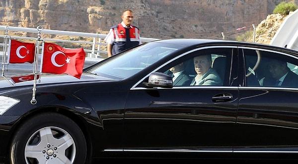 52. 22 Mayıs - Erdoğan'dan Diyanet İşleri Başkanı Görmez'e Mercedes Jesti