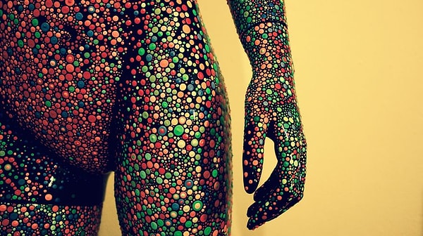 Изгибы тела – самая трудная часть для нанесения точек