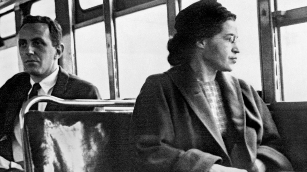 otobuste bir beyaza yer vermedigi icin tutuklanan rosa parks in amerikan tarihini degistiren duygu dolu oykusu