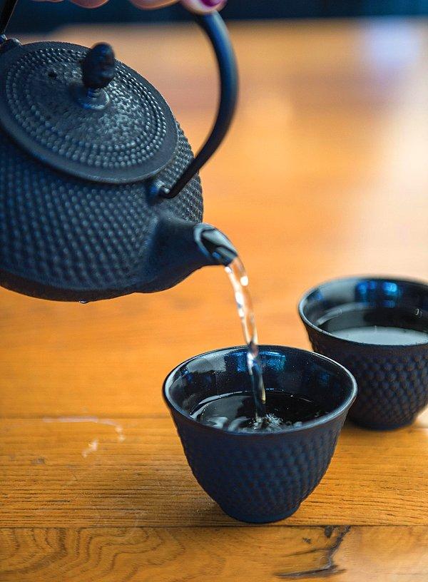 9. Rahatlatıcı aromasıyla keyfinizi ikiye katlayan yeşil çayın faydalı saymakla bitmez; ama eski Çin'de gerçek bir tedavi yöntemi olarak kullanıldığını biliyor muydunuz?