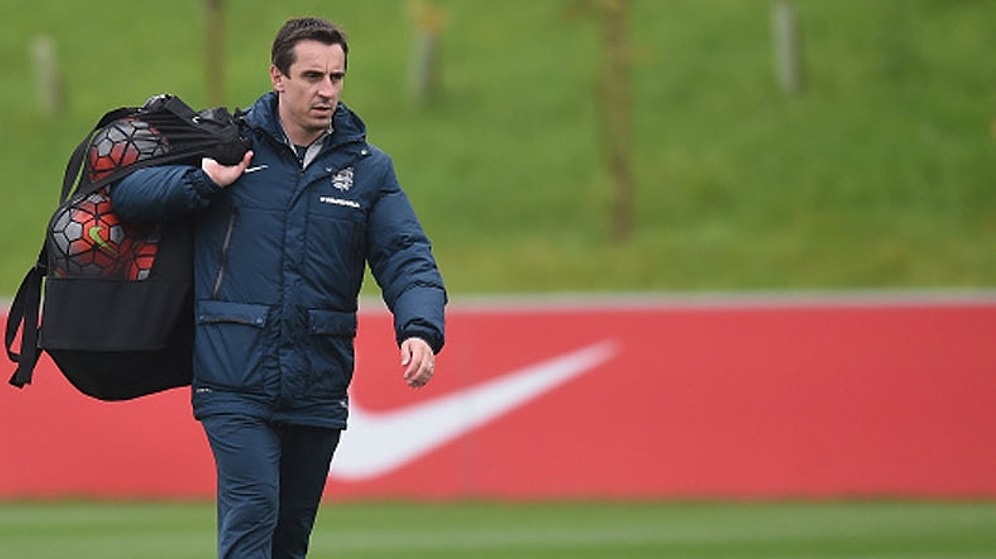 Neville Kariyerine Valencia'da Başlıyor