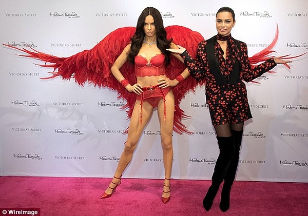 Модель была шокирована, когда увидела второй экземпляр самой себя.