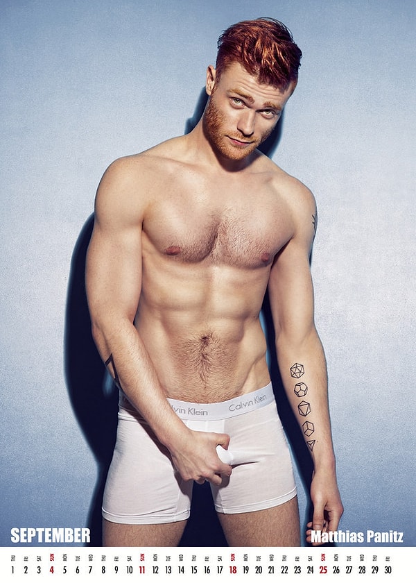 Стесняется или заигрывает?