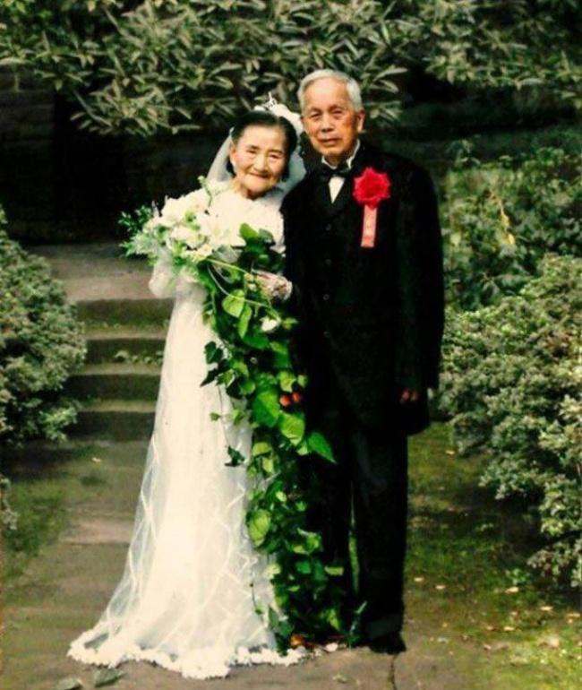 Evliliklerinin 70. yıl dönümünde, nikah tazelemek ve 70 yıl önce yaşadıkları o günü yeniden canlandırmak istemişler.