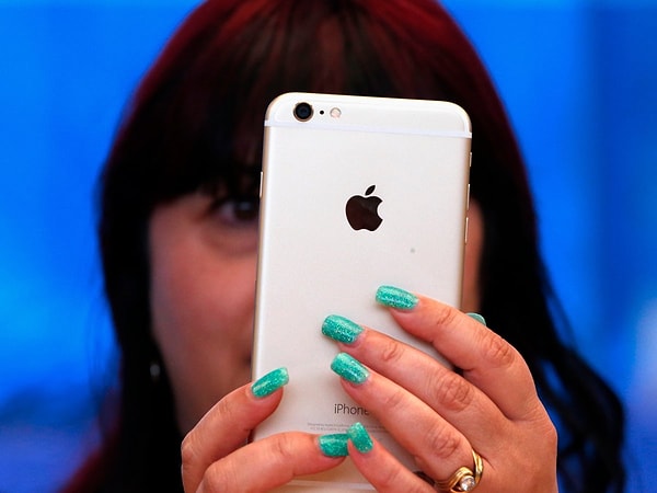 16. Но, к сожалению, далеко не все женщины довольны своей интимной жизнью. Согласно результатам опроса, каждая третья женщина между отказом от телефона и отказом от секса выберет последнее.