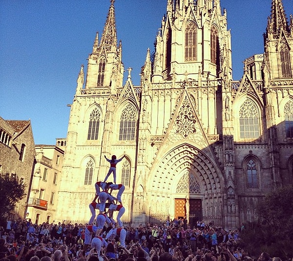 13. Каждое воскресенье перед собором проводятся различные развлекательные мероприятия. Не пропустите!