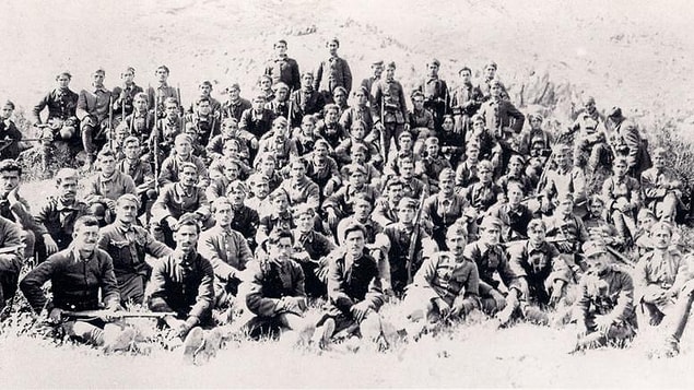 9. Sonuçta, yaklaşık 200 Yunan astsubay ve askeri Anadolu’nun işgaline karşı çıkar ve manifestoyu imzalar.