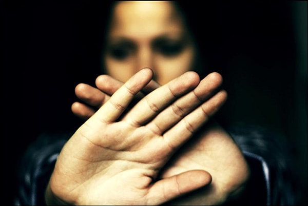 4. Они могут сочинять покрывающие их действия истории.