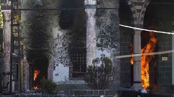 10. Diyarbakır'da 500 Yıllık Camide Yangın