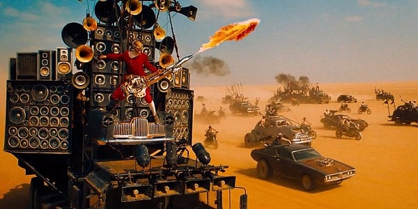 10. Alev Makinesi Şeklinde Gitar (Mad Max: Fury Road)