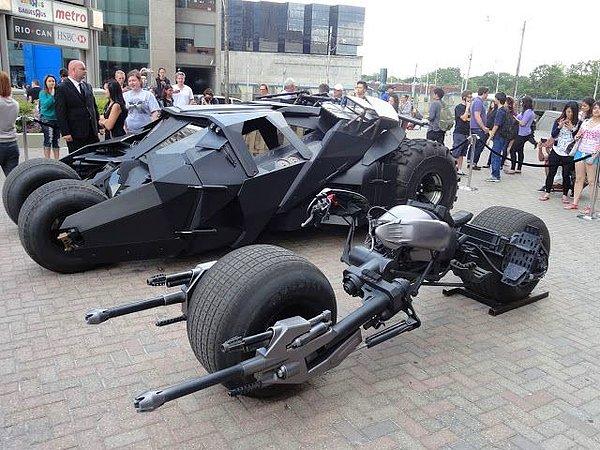 11. Birbirinden Ayrılabilen Araba ve Motosiklet (The Dark Knight)