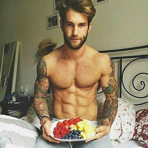 14. There aren’t many other sights sexier than a guy holding a plate he prepared for you by your side.