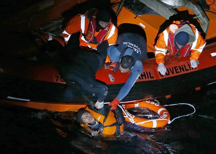 İzmir'de Sığınmacıları Taşıyan Bot Battı: 6 Çocuk Hayatını Kaybetti