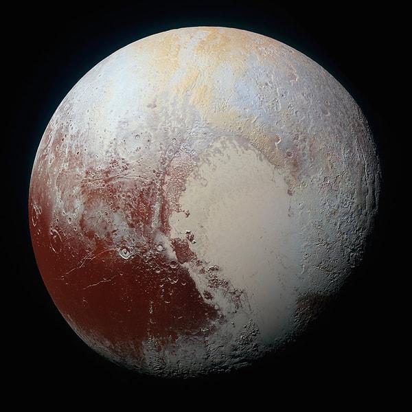1. Cüce gezegen Plüton'un ilk yüksek çözünürlüklü fotoğrafı.