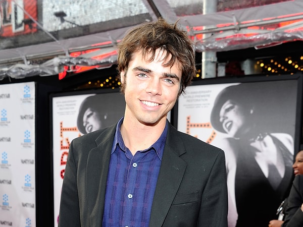 8. Рид Юинг написал о своей дисморфофобии и пристрастие к пластической хирургии для ”The Huffington Post”.