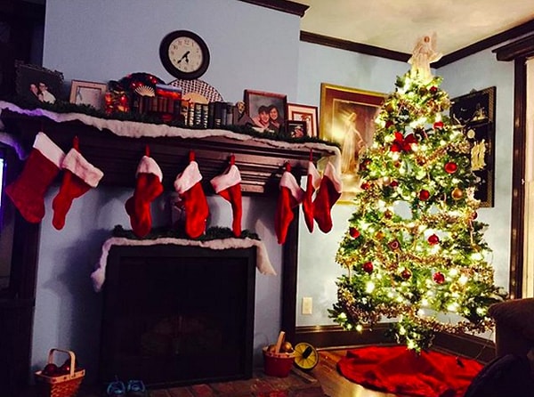 Вдобавок, всегда можно развлечь себя, позванивая колокольчиками и купаясь в свете тысяч новогодних огней.