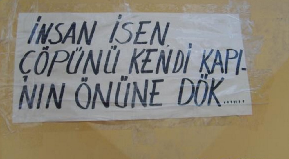 Türkiye'nin Bitmeyen Çilesi: 32 Değişik Yazıyla Buraya Çöp Atmayın Uyarıları