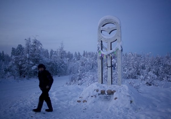 Как не удивительно, помимо экстремальных холодов зимой, летом в Оймяконе бывает жара выше +30 °С