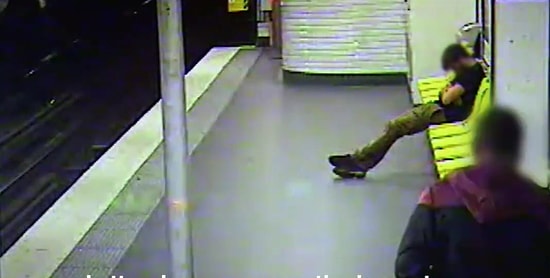 Paris Metrosunda Acayip Kafalar: Cüzdanını Çaldığı Adamı Ölümden Kurtaran Hırsız