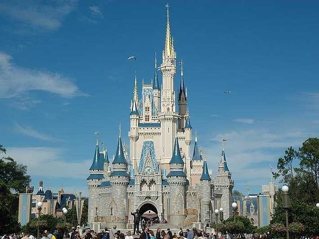 1. Disney'e ait mekanlar