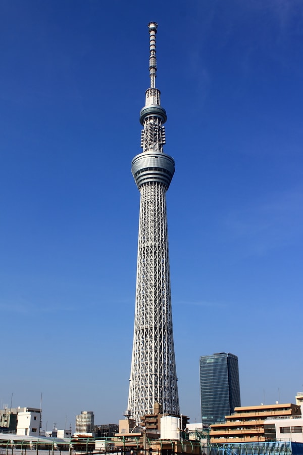 13. TOKYO SKYTREE –  телевизионная башня, расположенная в Токио, второе по высоте сооружение в мире после «Бурдж-Халифа» в Дубае.